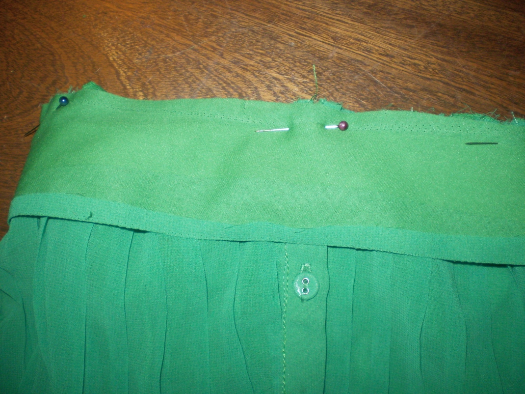 Refashion a pleated dress into a skirt | Offsquare.com